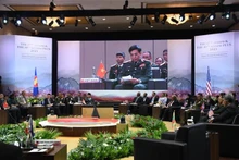 El ministro de Defensa de Vietnam, general Phan Van Giang, interviene en la cita. (Fotografía: VNA)