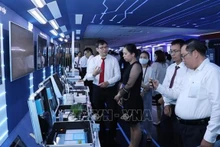 Personas y empresas visitan el Espacio Creativo y experimentan la transformación digital en Ciudad Ho Chi Minh. (Fotografía: VNA)