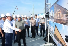 [Foto] Premier vietnamita inspecciona construcción del Centro Nacional de Exposiciones