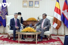 Escena de la reunión entre el embajador de Vietnam en Phnom Penh, Nguyen Minh Vu, y Samdech Sar Kheng, vicepresidente del Partido Popular de Camboya, ex vice primer ministro y antiguo jefe del Interior. (Fotografía: VOV)