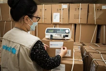 El lote de equipamientos donados por el Reino Unido a Vietnam. (Fotografía: Nhan Dan)