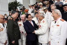 El primer ministro Pham Minh Chinh y los participantes en la cita. (Fotografía: Nhan Dan)