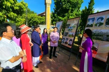 Visitantes a la muestra. (Fotografía: toquoc.vn)