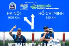 Jake (izquierda) y Sean dedican tres meses a la caminata. (Fotografía: Embajada de Australia en Vietnam)