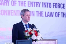 El asistente del Ministro de Relaciones Exteriores, Nguyen Minh Vu, habla en la cita. (Fotografía: VNA)