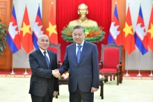 El secretario general del Partido Comunista de Vietnam, To Lam (derecha), y el rey de Camboya, Norodom Sihamoni. (Fotografía: Nhan Dan)