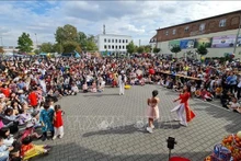 Una de las actuaciones artísticas en el evento. (Fotografía: VNA)