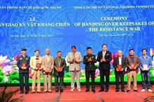Entrega de objetos de mártires y veteranos vietnamitas proporcionados por EE. UU. (Fotografía: qdnd.vn)