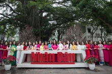 [Foto] Empleadas del periódico Nhan Dan lucen con gracia el ‘ao dai’