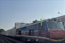 El tren intermodal internacional transporta productos agrícolas exportados desde Song Than, de la provincia de Binh Duong, Vietnam, hasta Zhengzhou, Henan, China. (Fotografía: VNA)