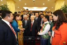 El secretario general del PCV, Nguyen Phu Trong, se reúne con delegados a la Conferencia Nacional de Reconocimiento a Destacados Presidentes del Frente de la Patria a nivel comunal y Jefes de los Comités para la Labor del Frente. (Fotografía: VNA)