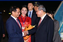 [Foto] Premier chino arriba a Hanói para visita oficial 