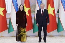 La vicepresidenta de Vietnam, Vo Thi Anh Xuan, y el presidente de Uzbekistán, Shavkat Mirziyoyev. (Fotografía: VNA)