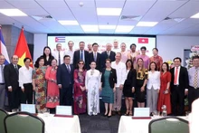 Los participantes en el encuentro. (Fotografía: VNA)