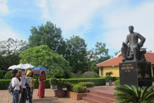 Estatua de Nguyen Du en Ha Tinh. (Fotografía: qdnd.vn)