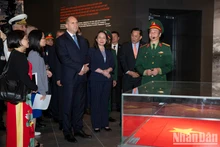 El presidente de Bulgaria, Rumen Radev, y la vicepresidenta de Vietnam, Vo Thi Anh Xuan, visitan el museo.