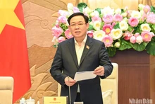 [Foto] Jefe del Parlamento vietnamita conduce reunión sobre Ley de Tierra