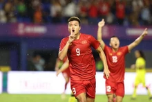 El jugador Van Tung celebra su segundo gol en el partido. (Fotografía: VNA)