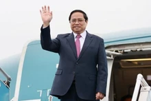 El primer ministro Pham Minh Chinh parte rumbo a Indonesia para asistir a la 42 Cumbre de la Asean. (Fotografía: VNA)