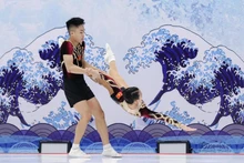 Una de las actuaciones de Trinh Quang Manh y Phan Thi Uyen Nhi. (Fotografía: qdnd.vn)