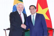 El primer ministro de Vietnam, Pham Minh Chinh, y el presidente de Brasil, Luiz Inácio Lula da Silva. (Fotografía: VNA)