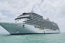 Crucero Seven Seas Explorer, en la bahía de Nha Trang. (Fotografía: VNA)