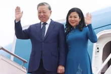 El secretario general del Partido Comunista de Vietnam, To Lam, y su esposa. (Fotografía: VNA)