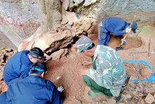 La búsqueda de restos de soldados voluntarios y expertos vietnamitas caídos en la provincia laosiana de Xiangkhouang. (Fotografía: baonghean.vn)