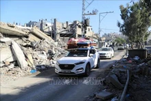Palestinos están evacuando para evitar combates en la Franja de Gaza el 13 de octubre de 2023. (Fotografía: THX/VNA)