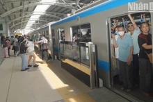 La línea del metro 1 atiende a 150 mil pasajeros en su primer día de operación. (Fotografía: Nhan Dan)