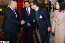 [Foto] Premier de Rusia llega a Vietnam para visita oficial
