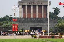 Visitantes al Mausoleo de Ho Chi Minh. (Fotografía: VNA)