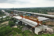 Proyecto de vía ribereña que conecta la carretera Ha Long-Hai Phong con la comuna da Dong Trieu. (Fotografía: Internet)