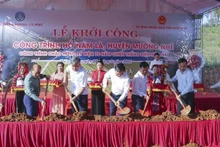 En la ceremonia de inauguración de la construcción del lago Nam La. (Fotografía: VNA)