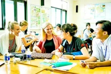 Estudiantes extranjeros y vietnamitas en la Universidad de Ton Duc Thang. (Fotografía: sggp.org.vn)