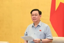 El presidente de la Asamblea Nacional de Vietnam, Vuong Dinh Hue, interviene en la reunión. (Fotografía: Nhan Dan)