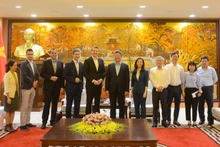 Los participantes en la reunión. (Fotografía: hanoimoi.com.vn)