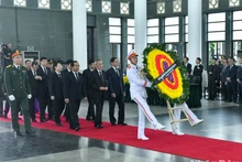 [Foto] Delegaciones de instituciones y ministerios se suman al homenaje del difunto líder del PCV