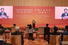 El presidente de la Asamblea Nacional de Vietnam, Vuong Dinh Hue, interviene en el encuentro. (Fotografía: Nhan Dan)