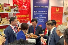 Presentan productos vietnamitas a las empresas de Singapur. (Fotografía: VNA)