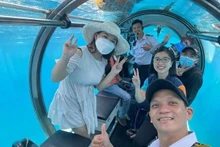 Los servicios submarinos de Vinpearl ofrecen experiencias emocionantes a los turistas. (Fotografía: baokhanhhoa.vn)