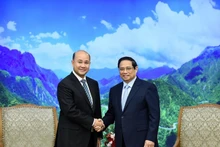 El primer ministro Pham Minh Chinh y el secretario general de la Comisión de Movilización de Masas del Comité Central del Partido Popular de Camboya, Hun Many. (Fotografía: Nhan Dan)
