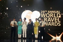 Representantes de la aerolínea de bandera nacional, Vietnam Airlines, en la premiación. (Fotografía: VNA)