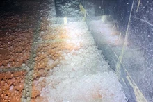 Capa de granizo. (Fotografía: VNA)