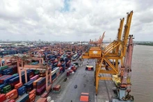 El sistema portuario de la ciudad norteña de Hai Phong aspira a manejar 112 millones de toneladas de carga en 2025. (Fotografía: VNA)