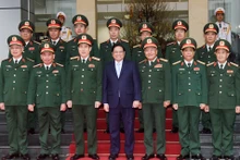 [Foto] Premier vietnamita felicita por Tet a oficiales del Ministerio de Defensa