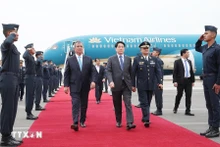 El presidente Luong Cuong llega al Aeropuerto Internacional Jorge Chávez en Lima, iniciando su visita oficial a Perú y participación en la Semana de Alto nivel del Foro de Cooperación Económica Asia-Pacífico 2024. (Fotografía: VNA)