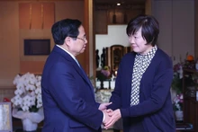El primer ministro vietnamita, Pham Minh Chinh, se reúne con Akie Abe, esposa del difunto expremier Shinzo Abe. (Fotografía: VNA)