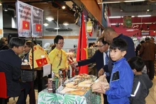 Productos vietnamitas presentados en Argel. (Fotografía: VNA) 