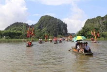 Los turistas visitan la zona turística de Trang An. (Fotografía: VNA)